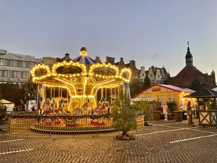 Karuzela to coroczny hit jarmarku w Gdańsku