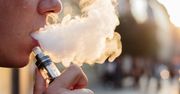 Rozładowanie stresu, nawiązywanie relacji i doznania smakowe - z tych powodów ponad połowa polskiej młodzieży sięga po e-papierosy