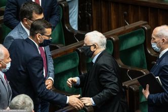 Budżet na 2022 r. uchwalony. PiS miał nóż na gardle