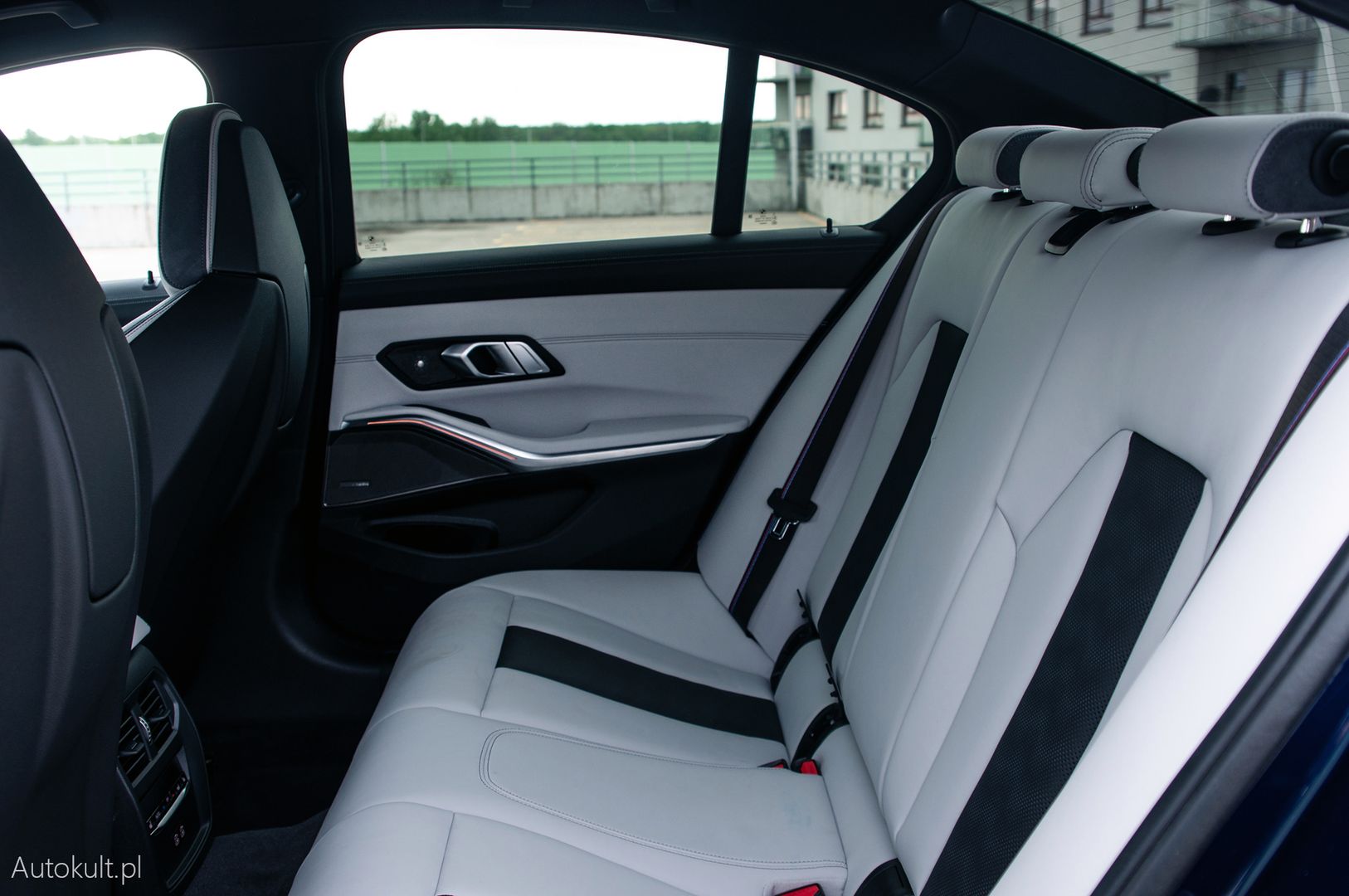 BMW M3 Competition (2021) - tylna kanapa