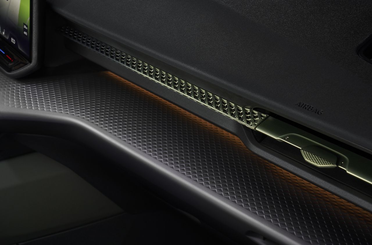 Cupra Raval w kolorze Manganese Matt