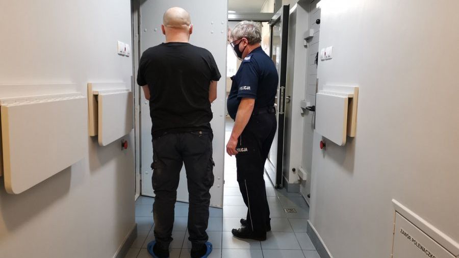 Zgierz. Uszkodził 32 auta. Grozi mu długie więzienie