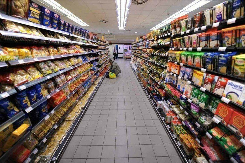 Alarm w sklepach - także w Biedronce i Lidlu. Salmonella w jajkach, szkło w wodzie mineralnej