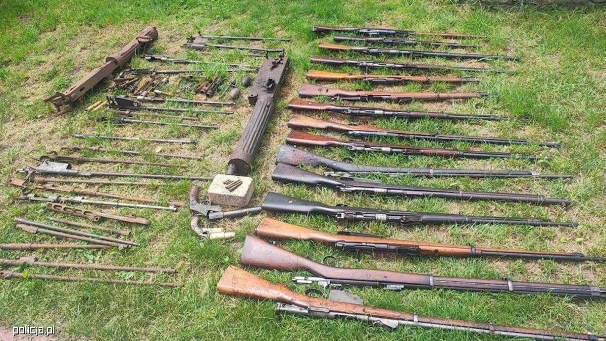 52-latek miał w mieszkaniu cały arsenał broni 