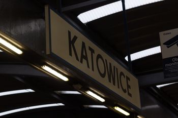 Katowice: Będą nowe windy i ławki na dworcu. Zmiany w rozkładzie jazdy