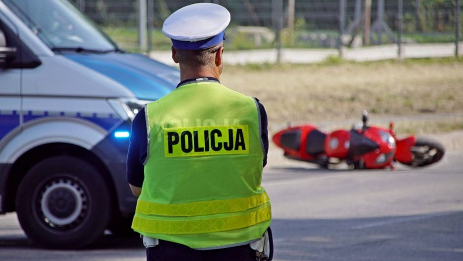 Wypadek motocyklisty. Zdjęcie ilustracyjne