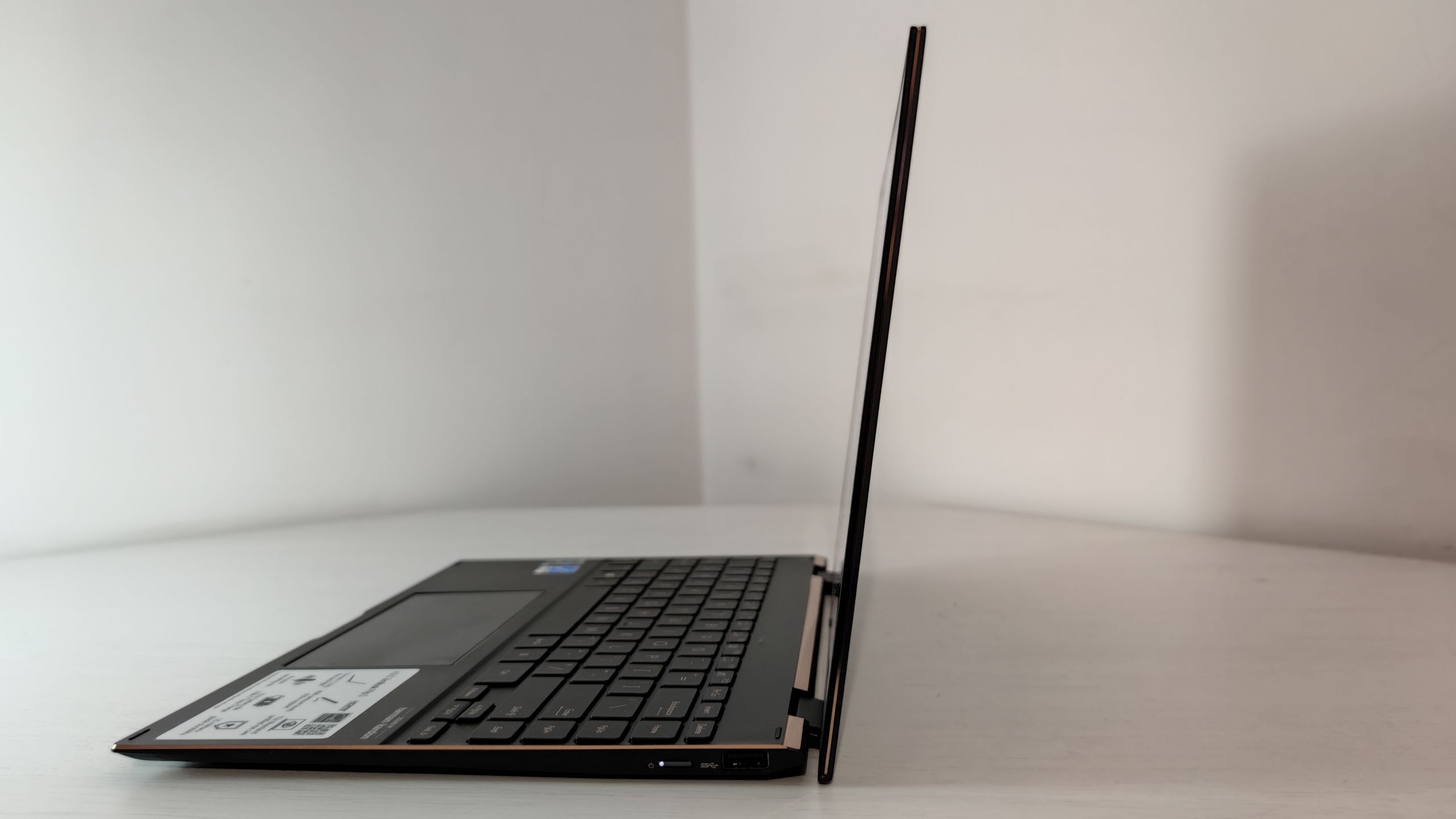ASUS ZenBook Flip S: test. Zabójczo ostry ekran, duża wszechstronność 8