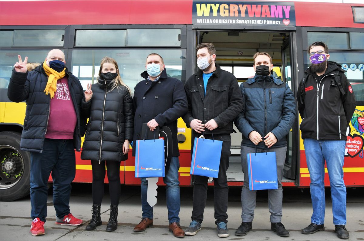 WOŚP. Wylicytowany autobus już w rękach nowego właściciela. MPK Wrocław zebrało imponującą kwotę