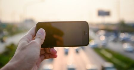 Aplikacja zamienia telefon w fotoradar. Każdy może kontrolować prędkość na drodze