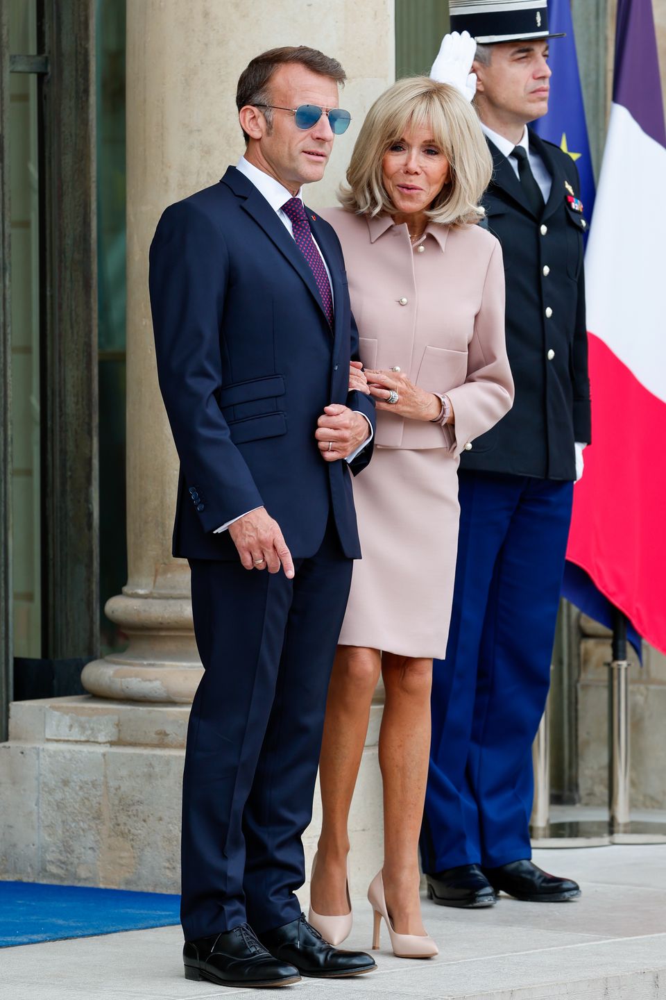 Brigitte i Emmanuel Macronowie witają królewską parę
