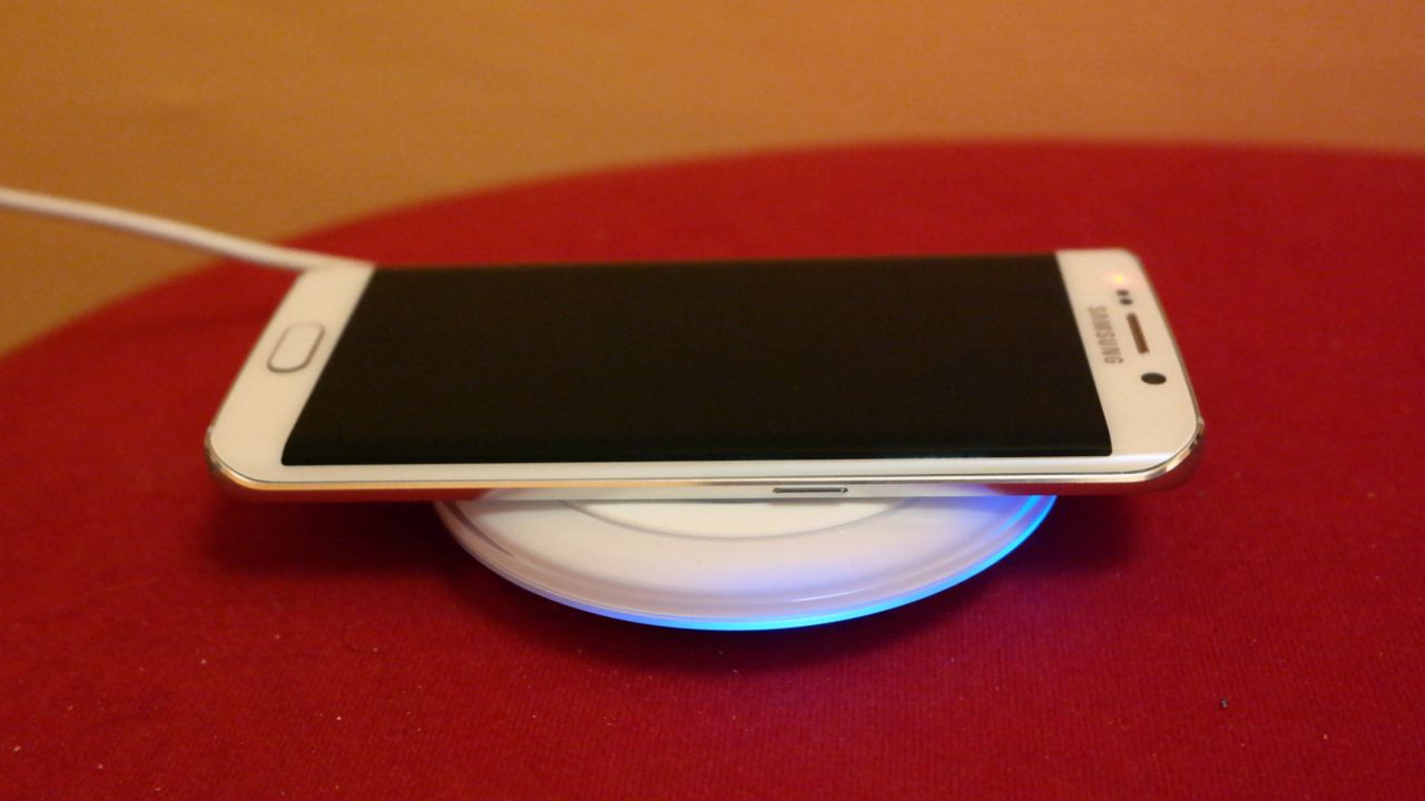 Galaxy S6 (edge) - pokrowce i ładowarka bezprzewodowa, czyli przegląd akcesoriów 20