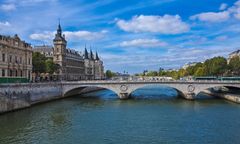 O włos od zamachu. Trzy islamistki wpadły w Paryżu