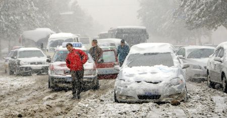 Rekordowa śnieżyca w północno-wschodnich Chinach. Ofiary śmiertelne i paraliż komunikacji