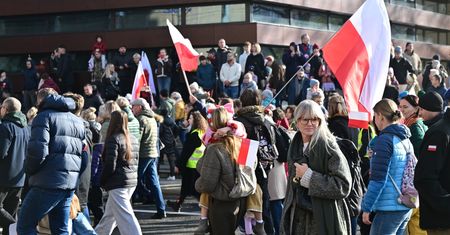 Marsz Niepodległości. Program specjalny Wirtualnej Polski [Oglądaj na żywo]