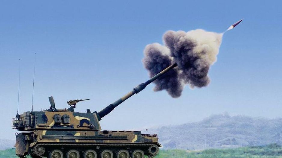 K9 Thunder podczas strzelania.