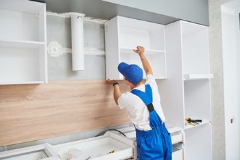 Chcesz wyremontować małą kuchnię? Tyle pieniędzy trzeba dziś odłożyć