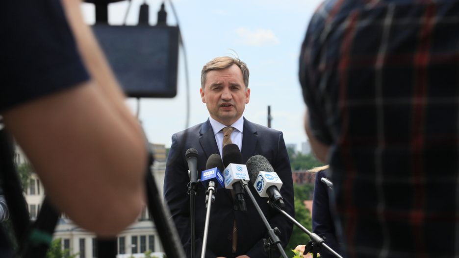 Zielona Góra, 13.06.2022. Minister sprawiedliwości, prokurator generalny Zbigniew Ziobro podczas konferencji prasowej w Zielonej Górze, 13 bm. (jm) PAP/Lech Muszyński