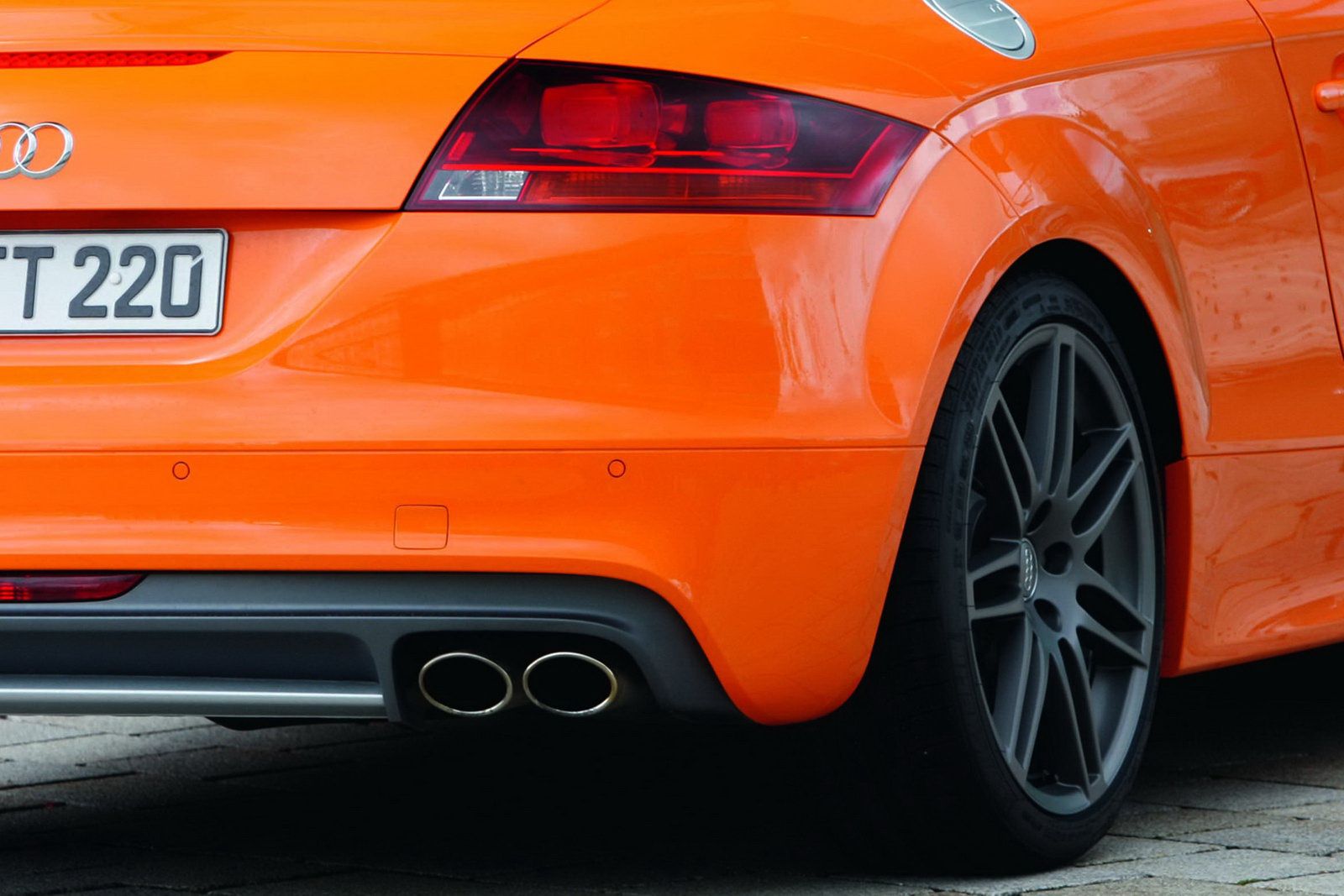 2011-Audi-TTS-14