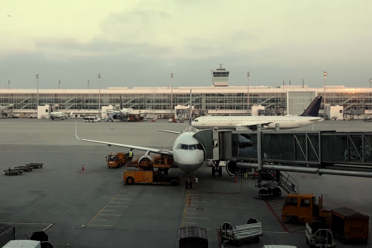 Do 100 migrantów dziennie. Oto co Niemcy chcą budować na lotnisku w Monachium