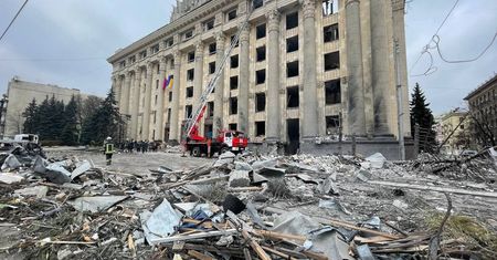 Charków zbombardowany przez Rosjan. Zdjęcia pokazują ogrom zniszczeń