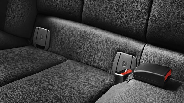 Uchywty ISOFIX moga być schowane