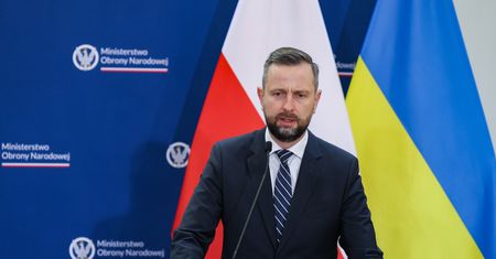Szef MON: "Trzymać Rosję, jak najdalej stąd. Żadnego resetu"