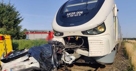 Tragedia na przejeździe. Zginęły trzy osoby