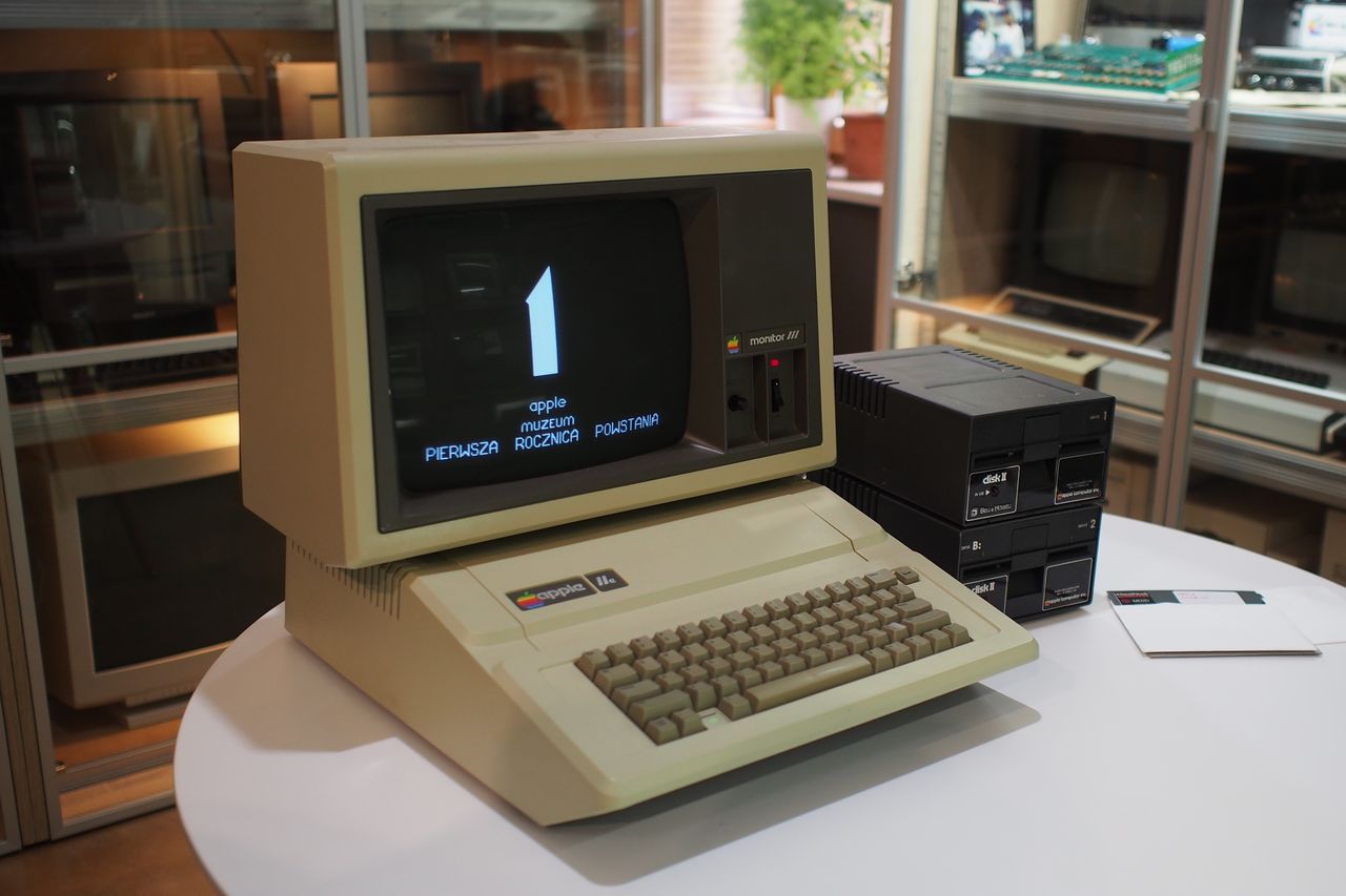 Pamiątkowy program w BASICu napisany przez Pawła dla Apple II