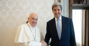 "Czasami przewracał oczami". Kerry wspomina rozmowy z Franciszkiem