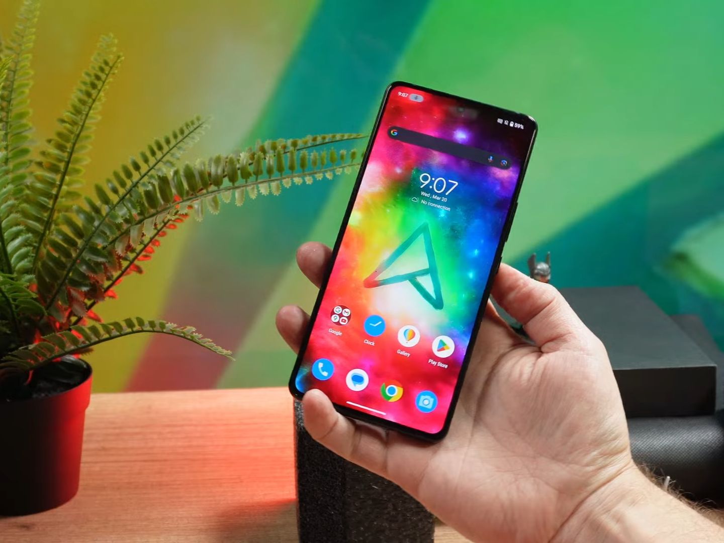 Asus Zenfone 11 Ultra - ujęcie w dłoni