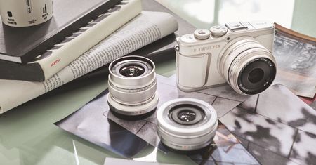 Bezlusterkowiec Olympus PEN E-PL10 - "miniaturowy" amatorski format Cztery Trzecie jeszcze się trzyma
