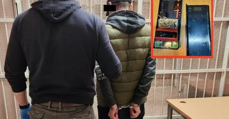 Zatrzymani za włamania do samochodów w Warszawie. Używali zagłuszacza sygnału