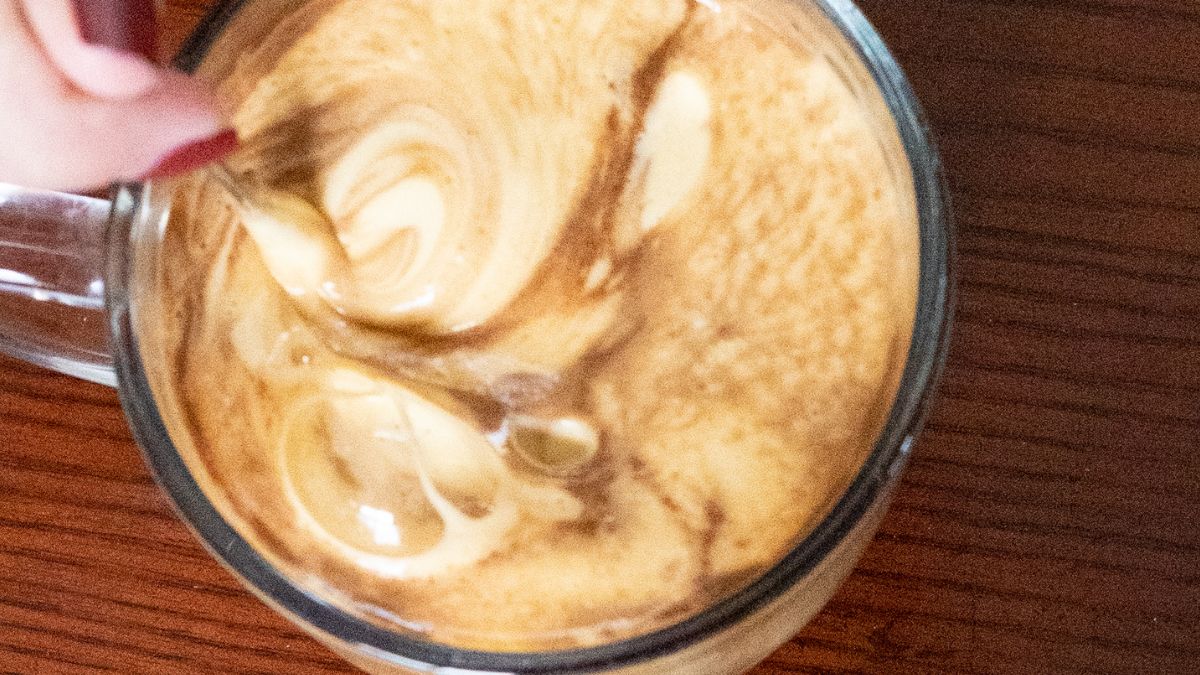 Szwedzi piją wyjątkową kawę. Odważyłbyś się?