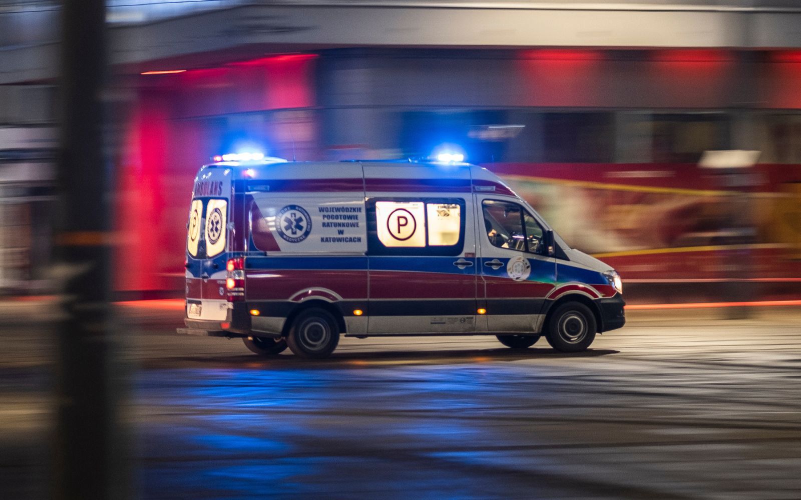 Trzylatka zmarła w wyniku zatrucia. Dlaczego nie było karetki?