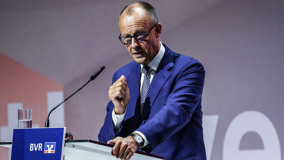 German Chancellor Friedrich Merz speaks as he attends the Volksbanken and Raiffeisenbanken annual banking conference in Berlin, Germany, 03 July 2025. The 80th Banking Conference of the Volksbanken and Raiffeisenbanken is held under the motto ?GenoNextLevel?. EPA/FILIP SINGER Dostawca: PAP/EPA.