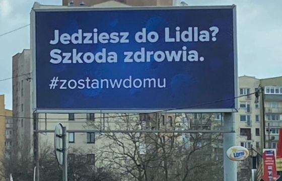Lidl zapowiada kroki prawne ws. kampanii „Jedziesz do Lidla? Szkoda zdrowia”, AMS nie pokazuje obu plakatów