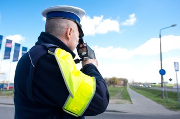 Kierująca przekroczyła prędkość o 57 km/h. 13 pkt. karnych i 1,5 tys. zł mandatu