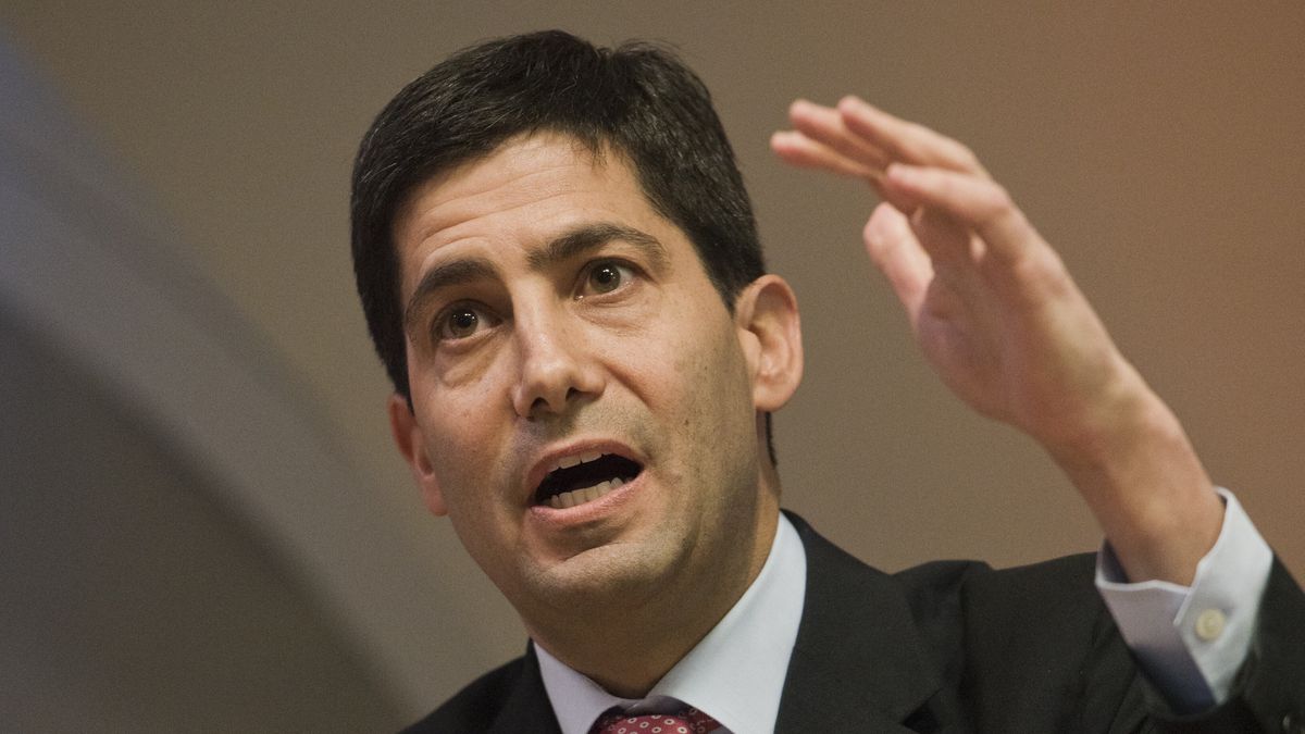 (FILE) Kevin Warsh speaks during a press conference announcing the publication of the Warsh Report at the Bank of England in London, Britain, 11 December 2014 (reissued 30 January 2026). US President Donald Trump has announced Kevin Warsh as his nomination for the next chair of the Federal Reserve, according to a post on his Truth Social platform. EPA/WILL OLIVER *** Local Caption *** 51699525 Dostawca: PAP/EPA.