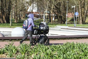 Za ten błąd zapłacisz nawet 5 tys. zł. Mandat za spacer z dzieckiem