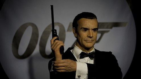 Pełne gadżetów muzeum Jamesa Bonda 1