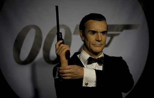 Pełne gadżetów muzeum Jamesa Bonda