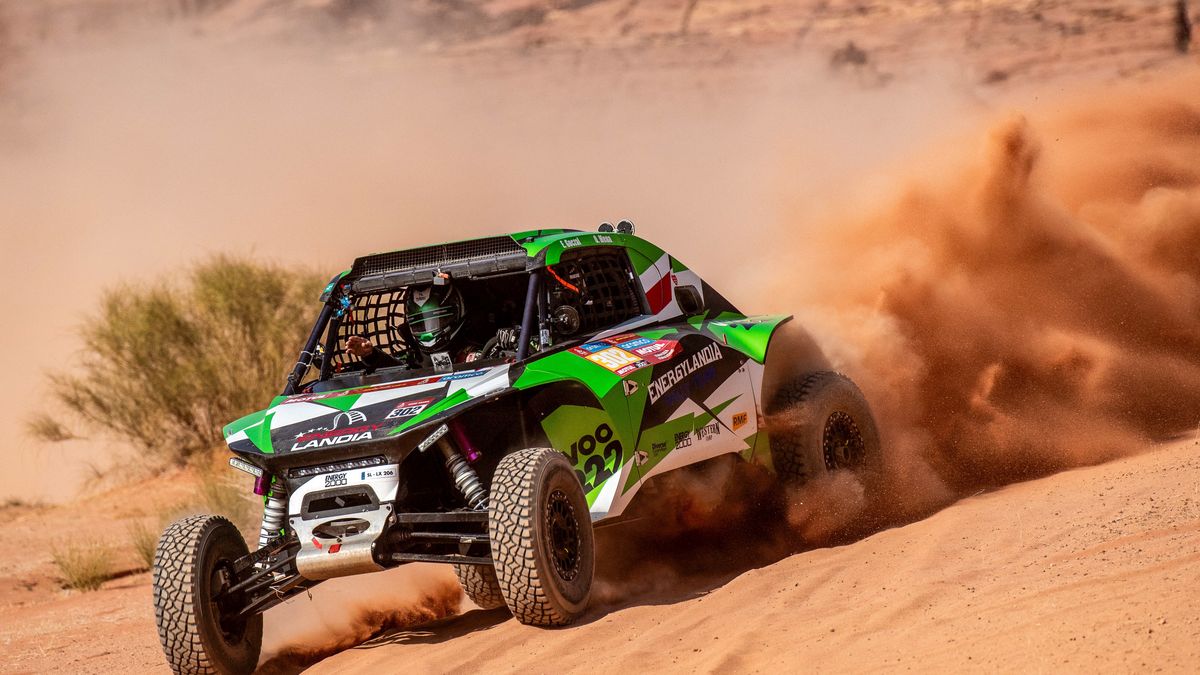 Polish driver Eryk Goczal of Energylandia Rally Team in action during Stage 1 of the 2024 Rally Dakar, from Alula to Al Henakiyah, Saudi Arabia, 06 January 2024. EPA/Aaron Wishart Dostawca: PAP/EPA.