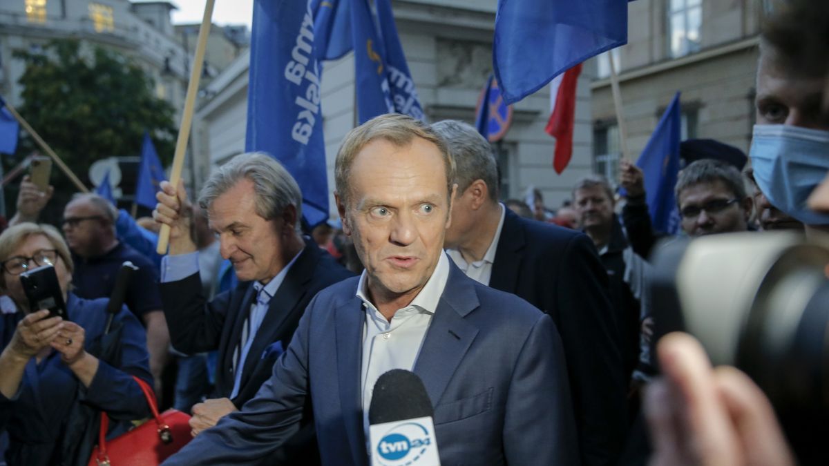 scena z: Donald Tusk, SK:, , fot. AKPA/AKPA
Lex TVN - protesty w Warszawie, BINARY<(14) bytes>, Donald Tusk