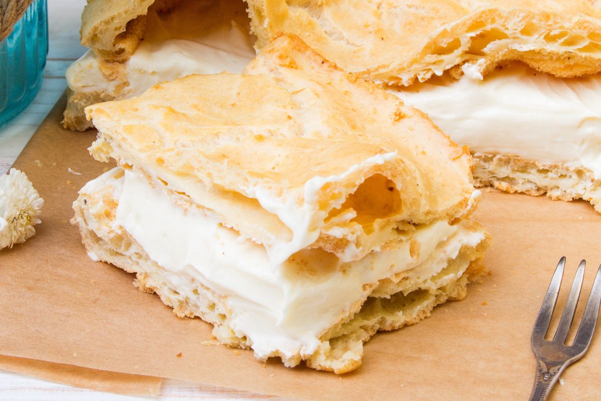 Nie ma prostszego przepisu na karpatkę. Wychodzi za każdym razem, a ciasto jest mięciutkie i puszyste