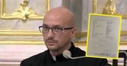 Ksiądz pokazał swoje świadectwo ze szkoły. Zaapelował do rodziców