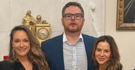Alicja Bachleda-Curuś i Natalia Lesz wbiły do zamku Jana Lubomirskiego. Żona księcia zapozowała w niebieskiej mini (FOTO)