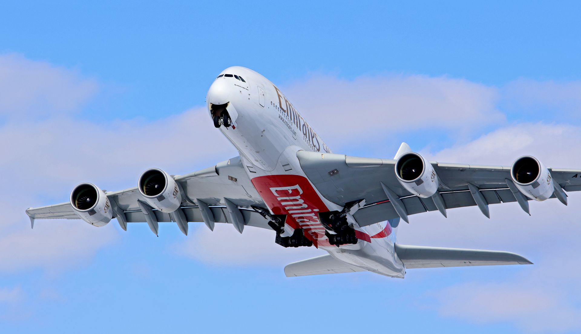 Tydzień do katastrofy. Zapasy paliwa lotniczego mogą się wyczerpać