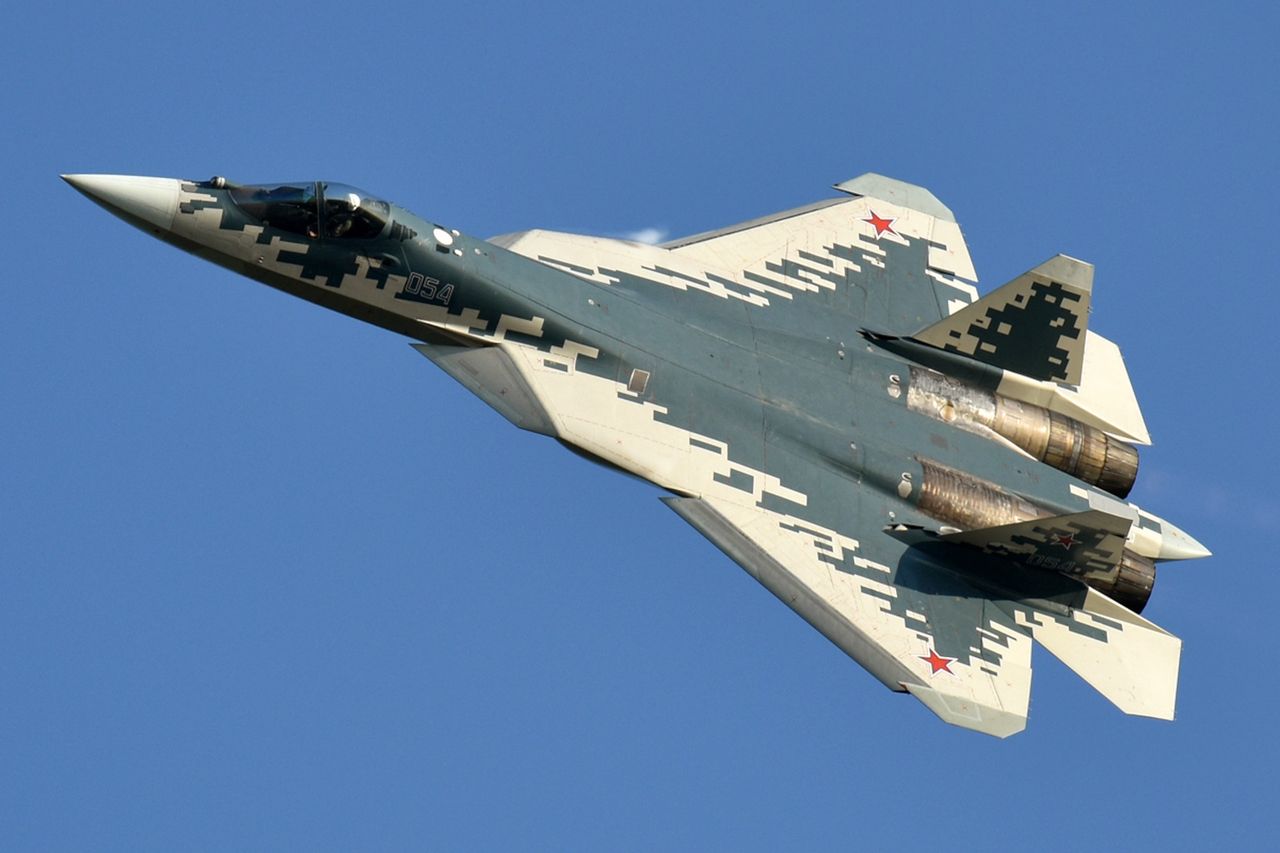 Su-57 na niebie