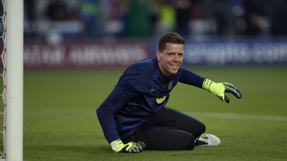BARCELONA, SPAIN - APRIL 09: Wojciech Szczesny of FC Barcelona looks on prior to the UEFA Champions League 2024/25 Quarter Final First Leg match between FC Barcelona and Borussia Dortmund at Estadi Olimpic Lluis Companys on April 09, 2025 in Barcelona, Spain. (Photo by Ion Alcoba Beitia/Getty Images)