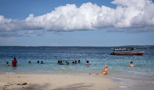 Zanzibar walczy z roznegliżowanymi turystami. Politycy sprytnie to rozegrali